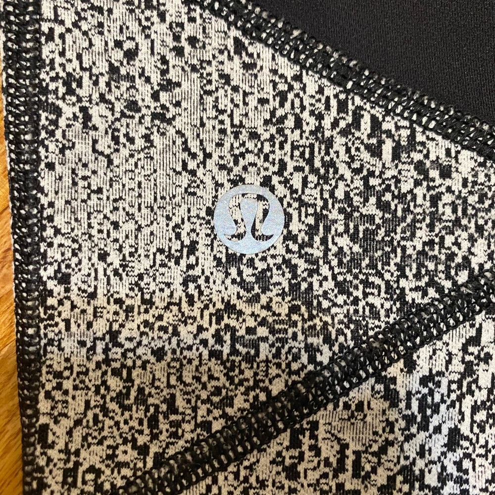 Lululemon High Rise Crop 23” - Picture 5 of 5